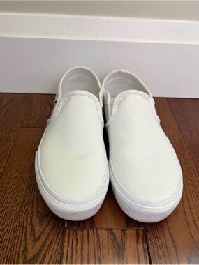 Vans Women's Asher Platform Sneaker
